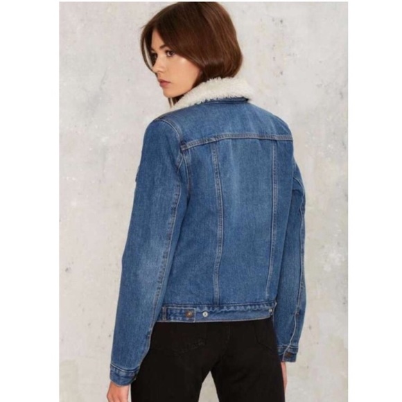 ✨SOLD✨ Levi’s Sherpa Trucker Jacket - Picture 5 of 5